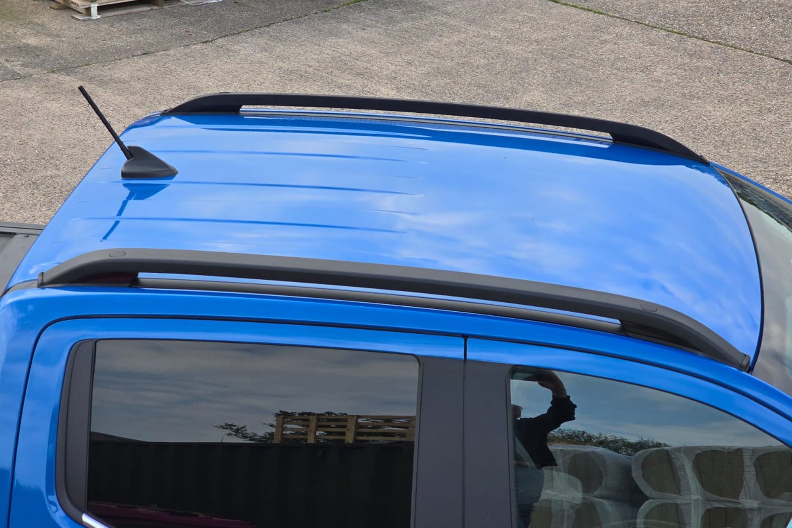 Volkswagen Amarok 2023+ Black Roof Rails - New Amarok