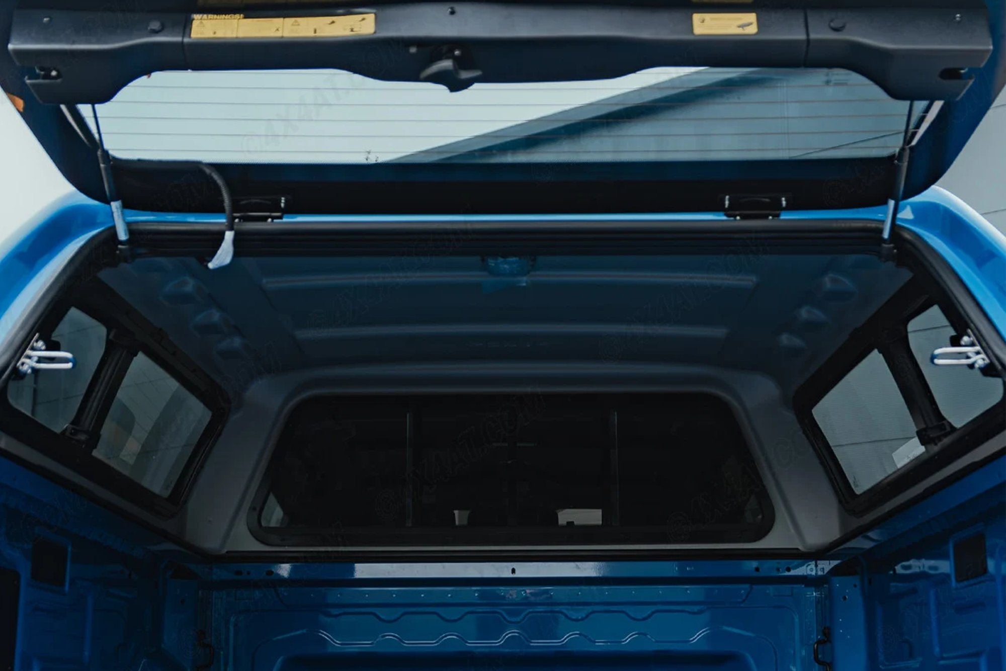 Volkswagen Amarok 2023+ AeroKlas Leisure Hardtop - Pop-Out Windows