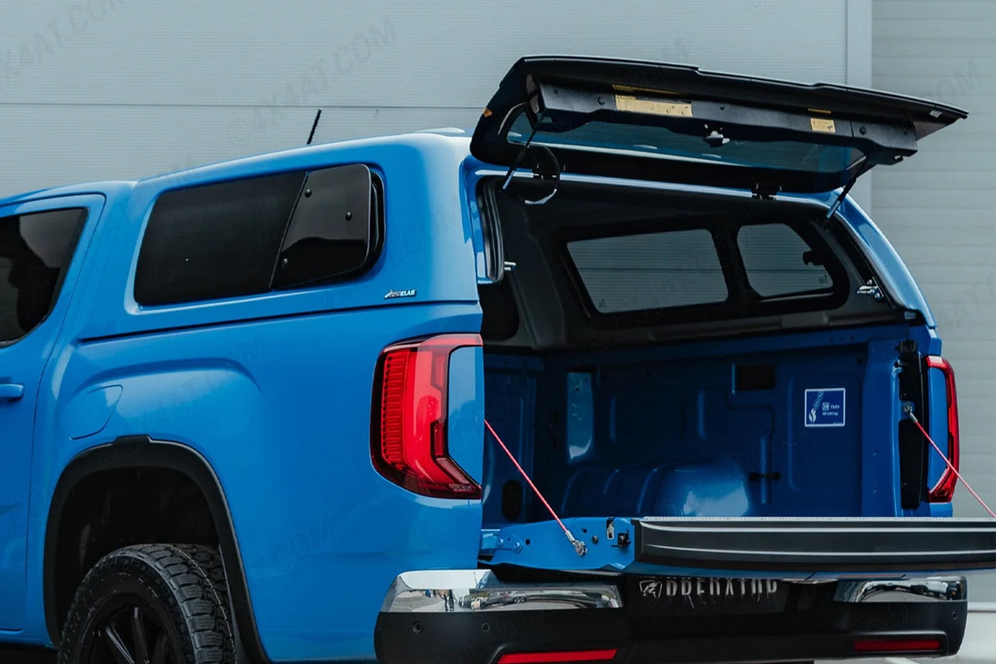 Volkswagen Amarok 2023+ AeroKlas Leisure Hardtop - Pop-Out Windows